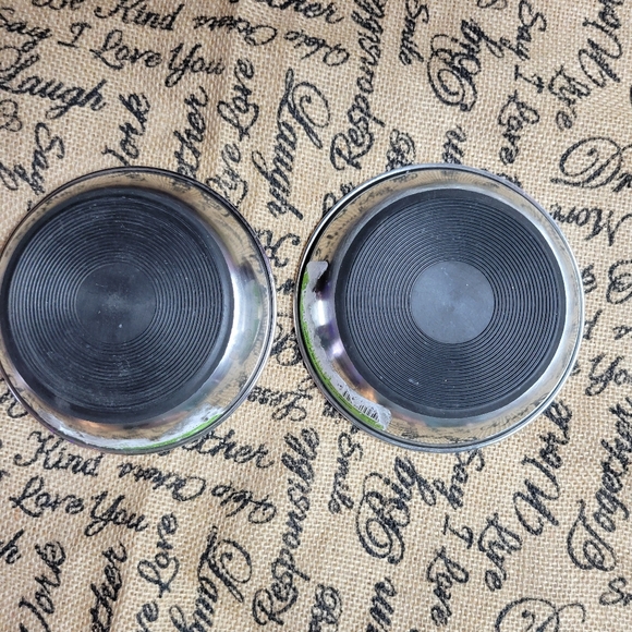 Barely used lot of 2 stainless steel cat food dishes rubber grip on bot - Picture 3 of 5